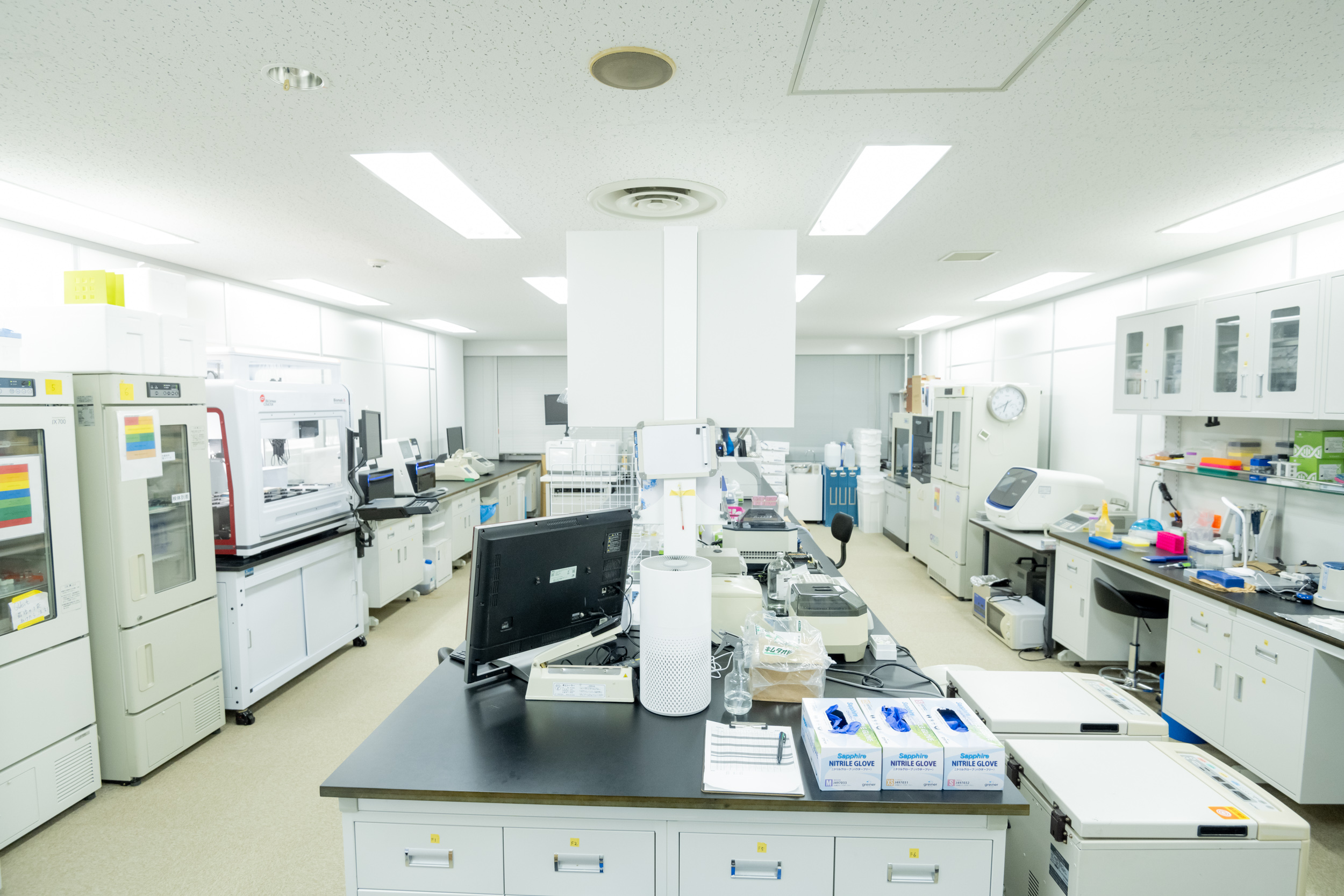 最新設備を備えた 東京研究所